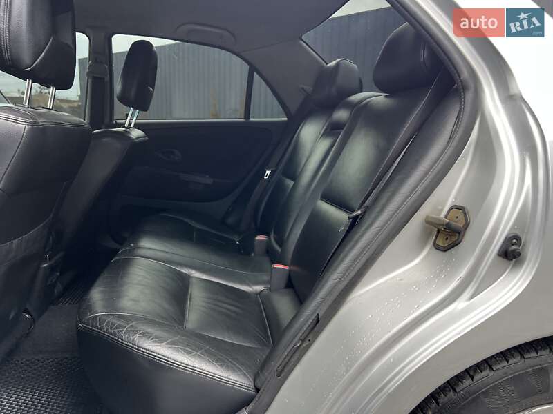 Седан Mitsubishi Carisma 2002 в Львові