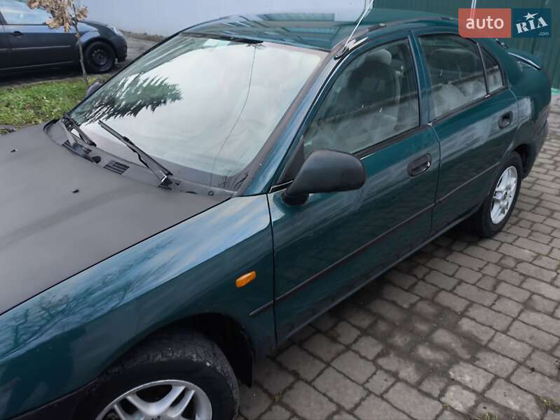 Ліфтбек Mitsubishi Carisma 1996 в Надвірній