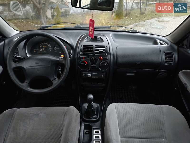 Ліфтбек Mitsubishi Carisma 1996 в Надвірній