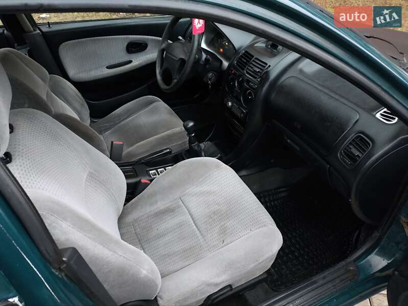 Ліфтбек Mitsubishi Carisma 1996 в Надвірній