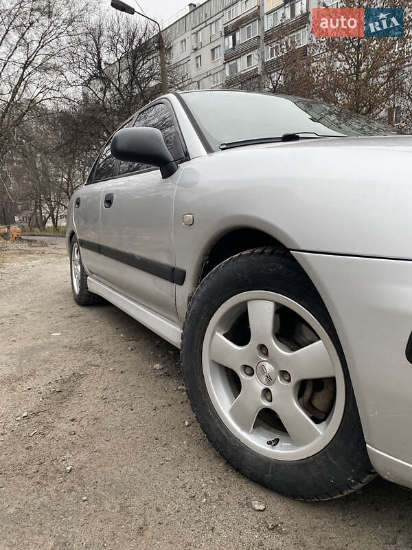 Седан Mitsubishi Carisma 2001 в Днепре