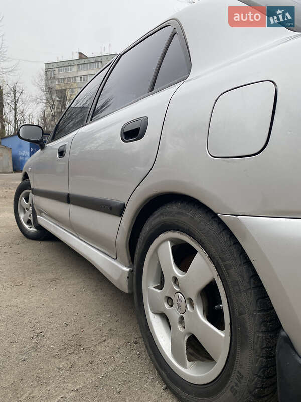 Седан Mitsubishi Carisma 2001 в Днепре