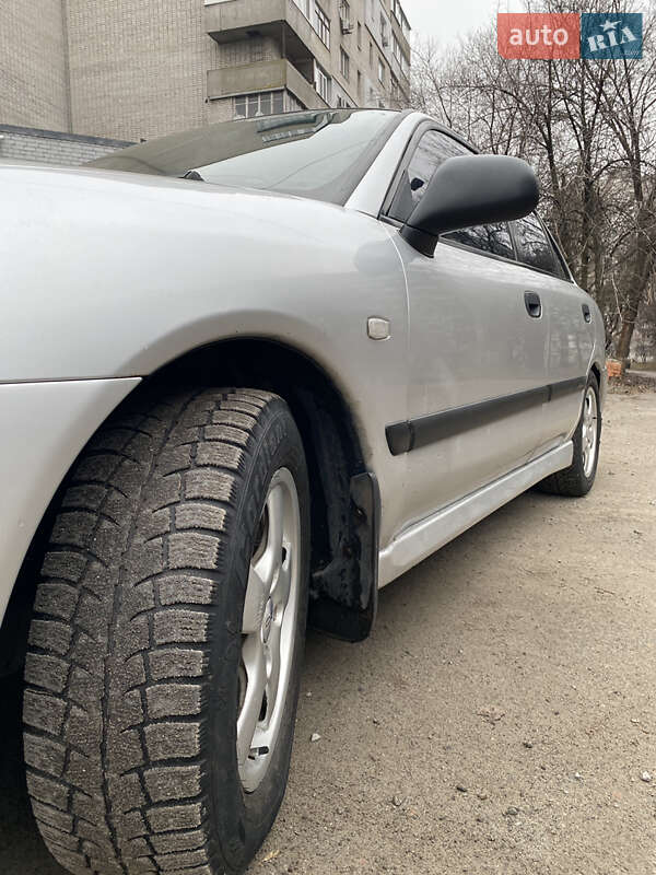 Седан Mitsubishi Carisma 2001 в Днепре