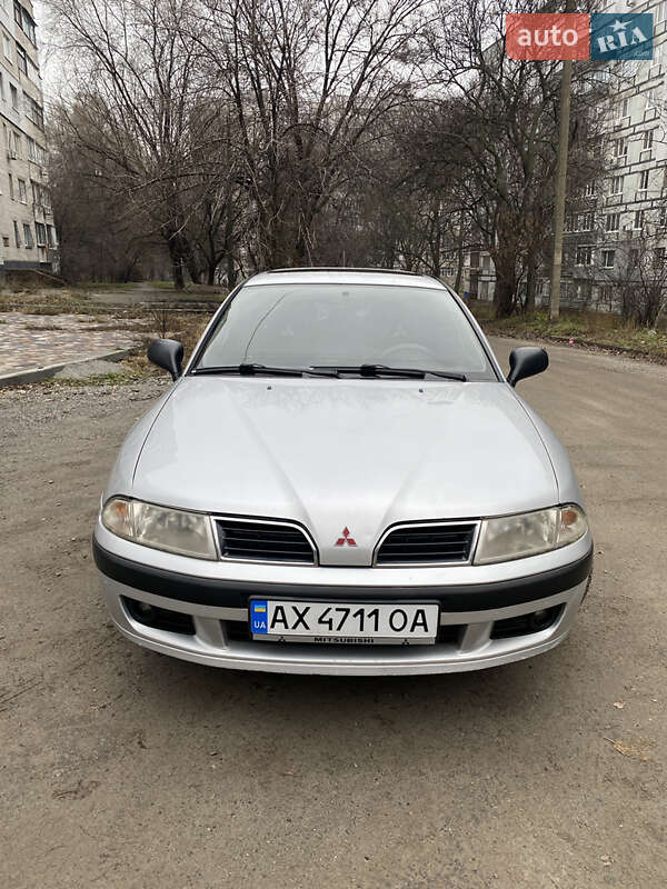 Седан Mitsubishi Carisma 2001 в Днепре