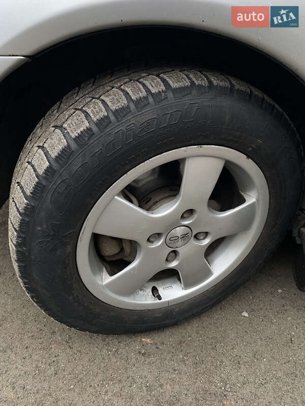 Седан Mitsubishi Carisma 2001 в Днепре