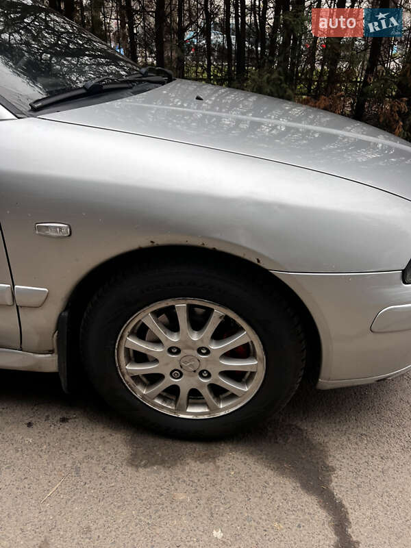 Седан Mitsubishi Carisma 2003 в Львове