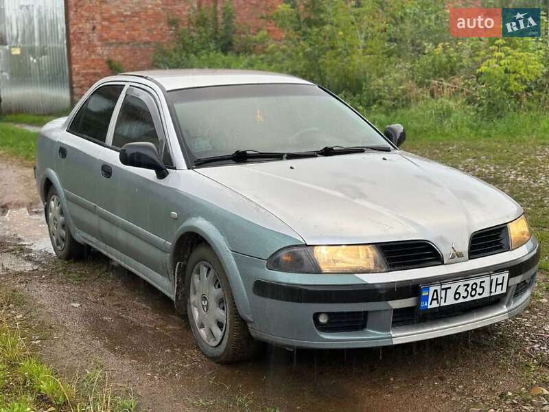 Седан Mitsubishi Carisma 2003 в Івано-Франківську