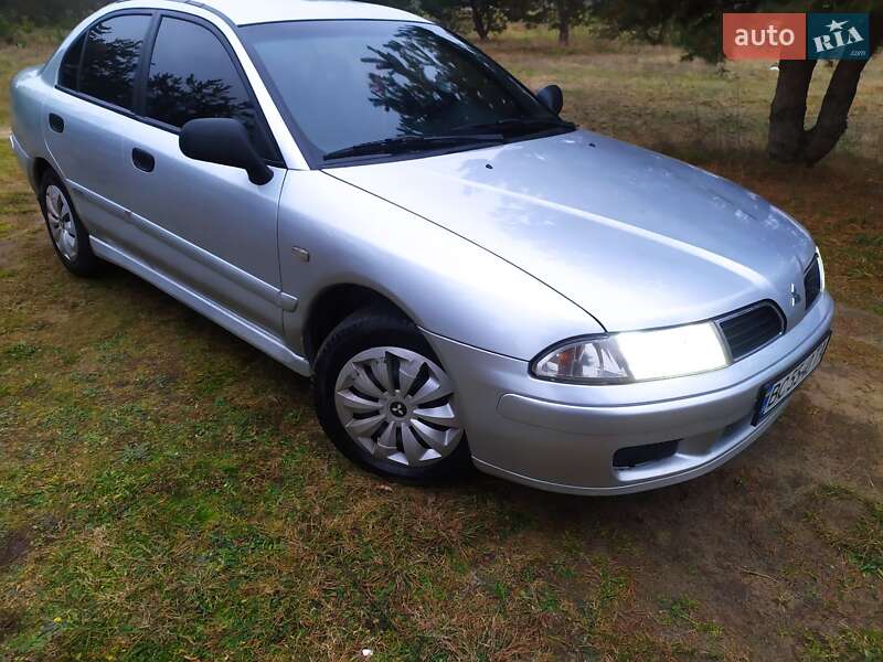 Лифтбек Mitsubishi Carisma 2003 в Мостиске