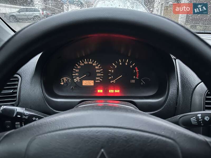 Седан Mitsubishi Carisma 2000 в Киеве