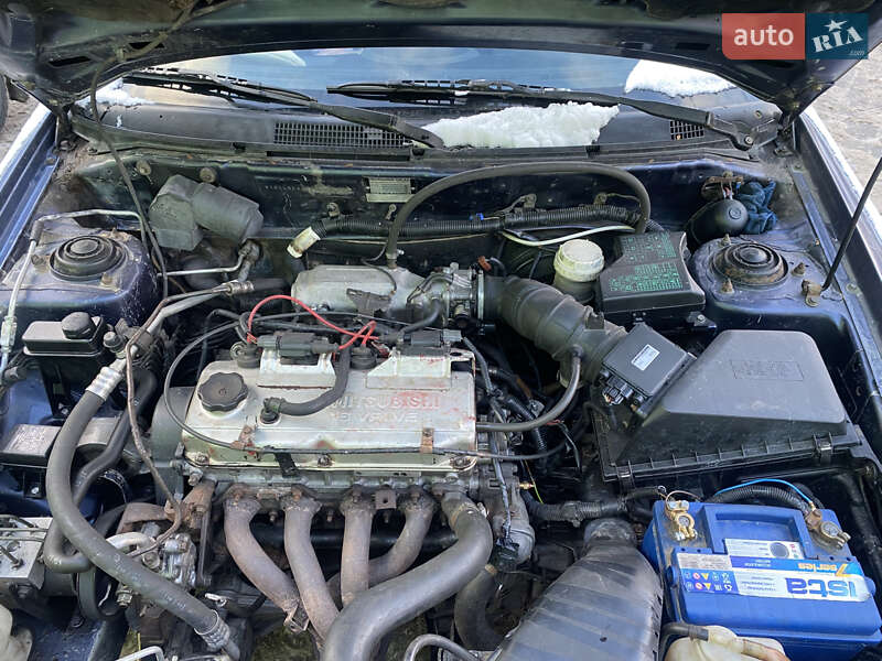 Седан Mitsubishi Carisma 2001 в Кам'янському