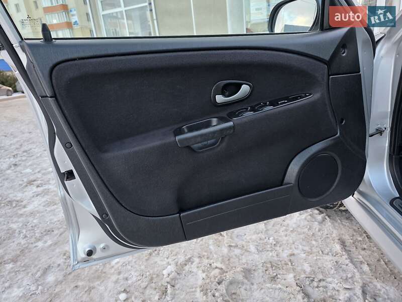 Лифтбек Mitsubishi Carisma 2003 в Хмельницком фото 47 Лифтбек Mitsubishi Carisma 2003 в Хмельницком