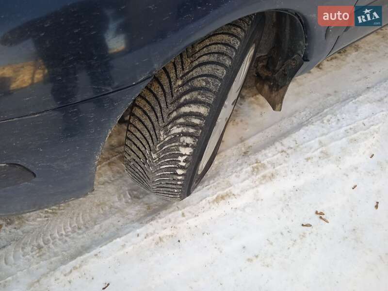 Лифтбек Mitsubishi Carisma 1999 в Львове