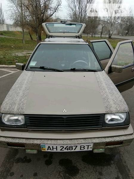 Универсал Mitsubishi Colt 1989 в Мариуполе