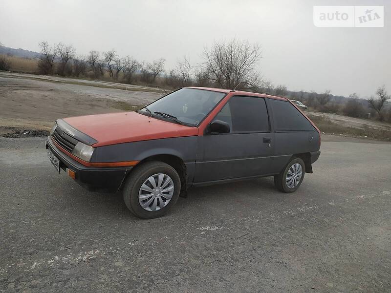 Хэтчбек Mitsubishi Colt 1988 в Геническе