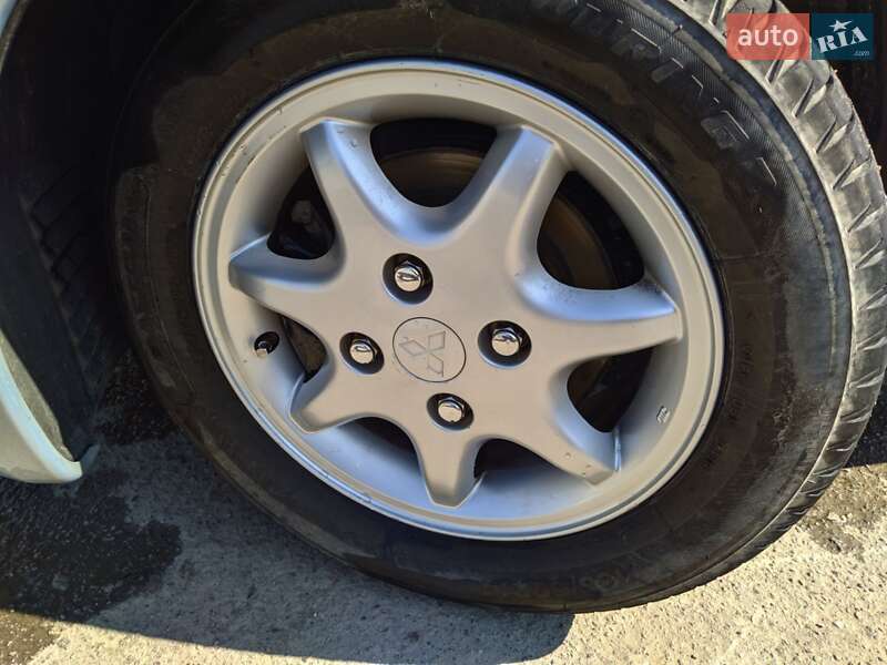 Хэтчбек Mitsubishi Colt 2004 в Каменец-Подольском