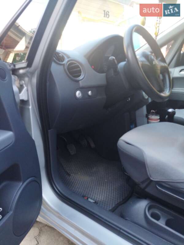 Хетчбек Mitsubishi Colt 2005 в Ківерцях