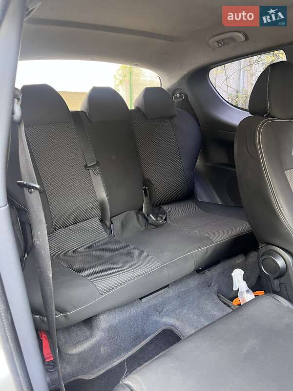 Хэтчбек Mitsubishi Colt 2005 в Покровском