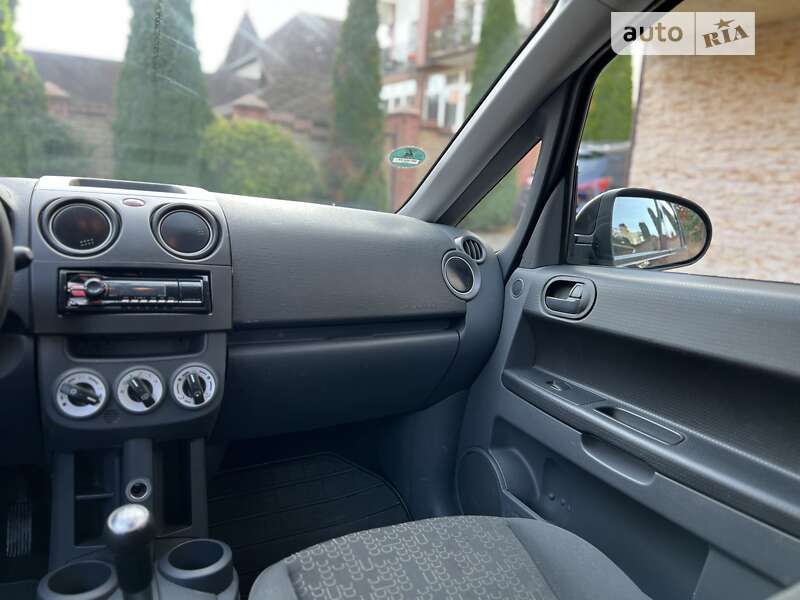 Хетчбек Mitsubishi Colt 2009 в Чернівцях