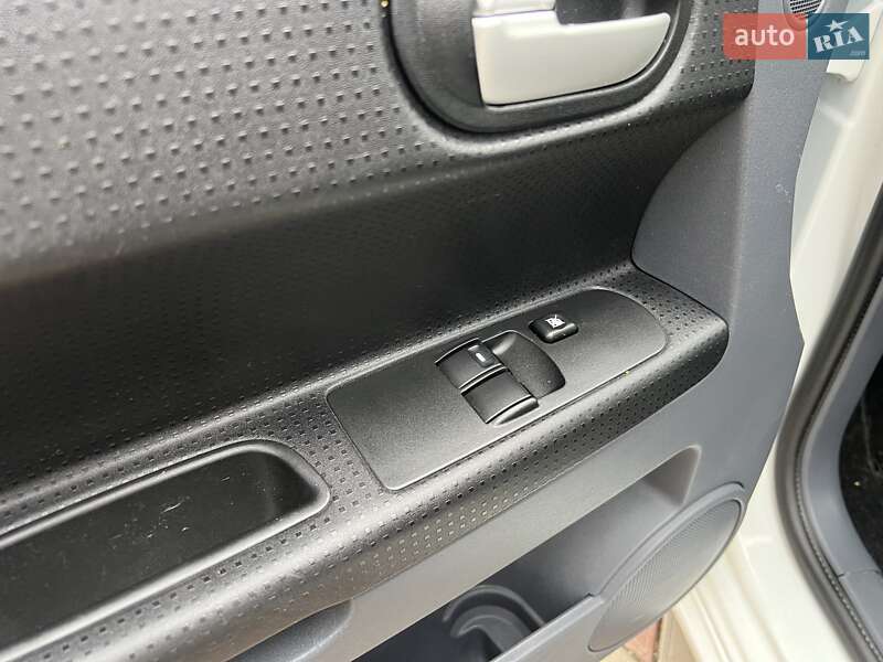 Хэтчбек Mitsubishi Colt 2010 в Черновцах