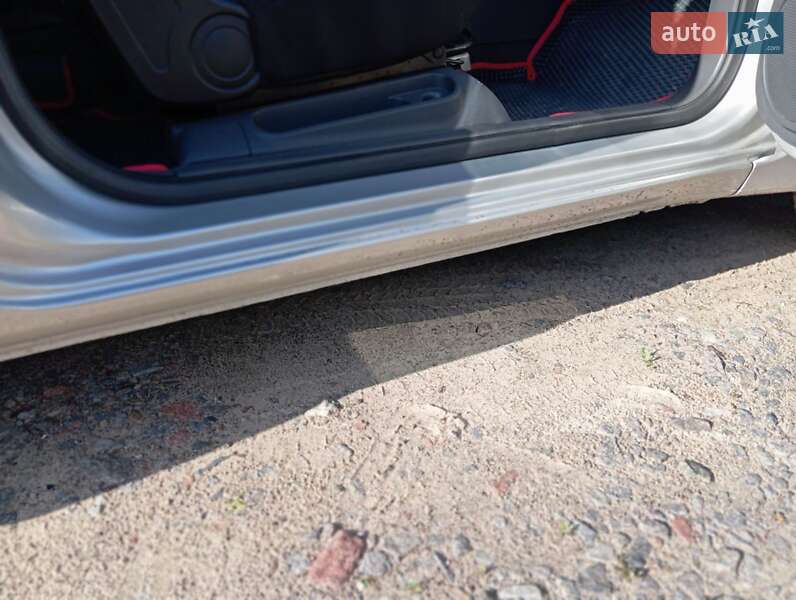 Хэтчбек Mitsubishi Colt 2005 в Чернигове фото 7 Хэтчбек Mitsubishi Colt 2005 в Чернигове