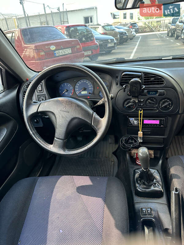 Хэтчбек Mitsubishi Colt 2002 в Одессе