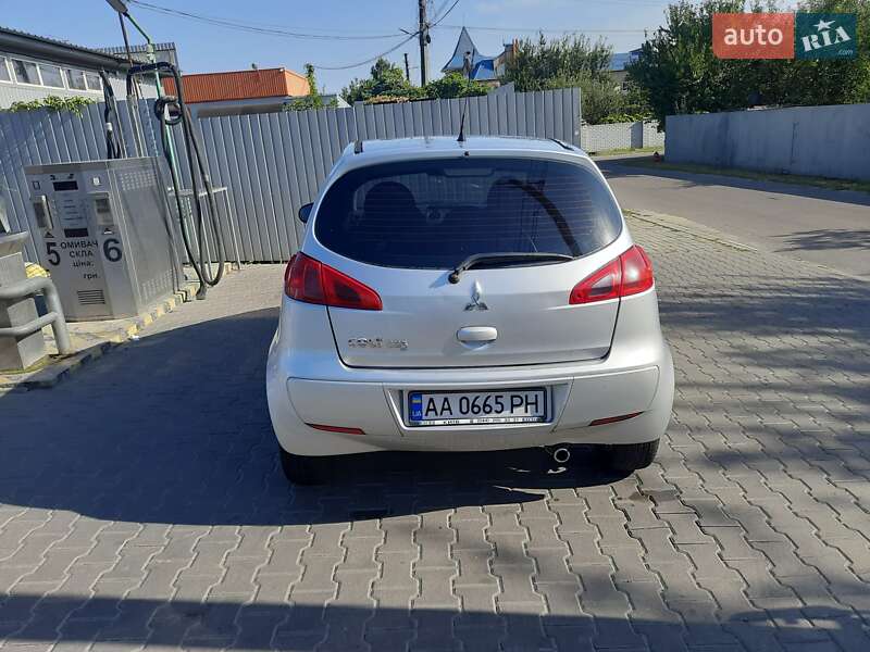 Хэтчбек Mitsubishi Colt 2006 в Киеве