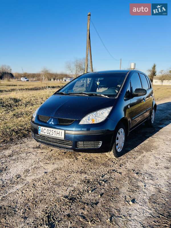 Хетчбек Mitsubishi Colt 2004 в Горохові