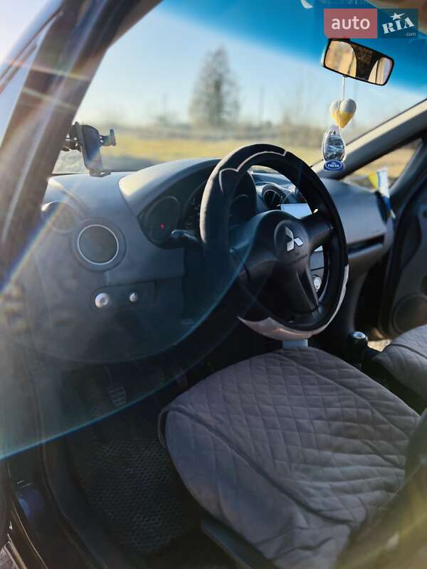 Хетчбек Mitsubishi Colt 2004 в Горохові