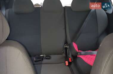 Хэтчбек Mitsubishi Colt 2005 в 