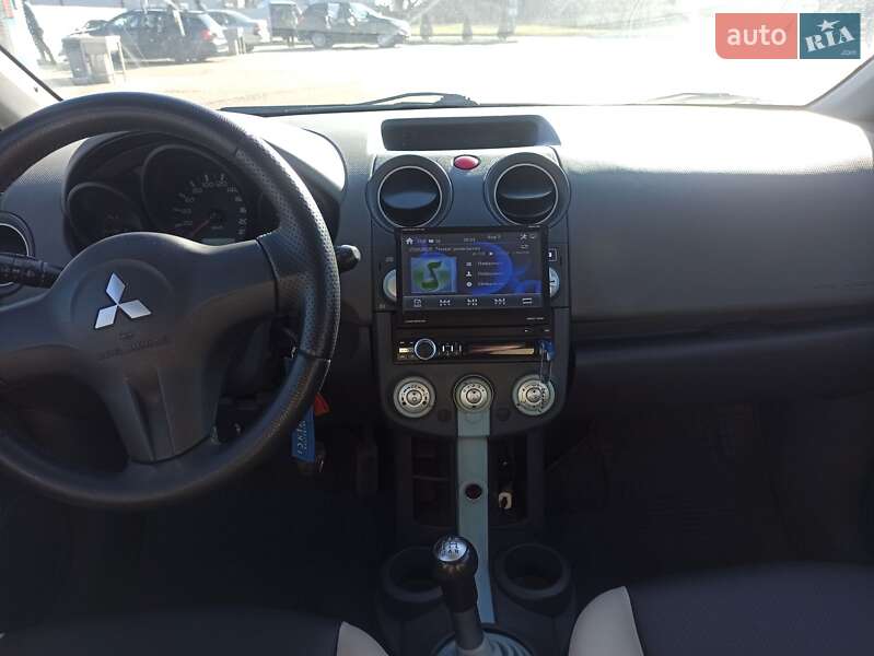 Хэтчбек Mitsubishi Colt 2005 в Староконстантинове