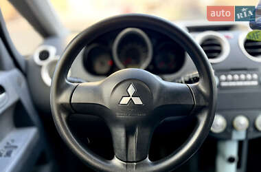 Хэтчбек Mitsubishi Colt 2005 в 