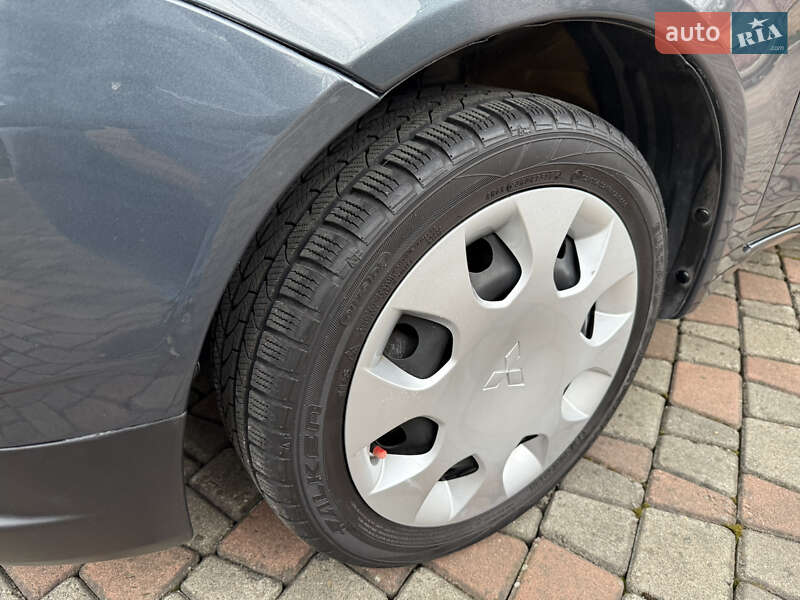 Хэтчбек Mitsubishi Colt 2009 в Черновцах