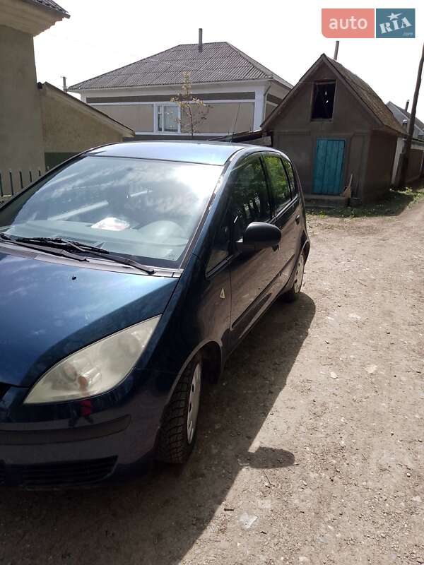 Хетчбек Mitsubishi Colt 2004 в Сокирянах