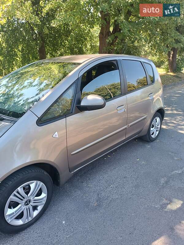 Хэтчбек Mitsubishi Colt 2007 в Черноморске