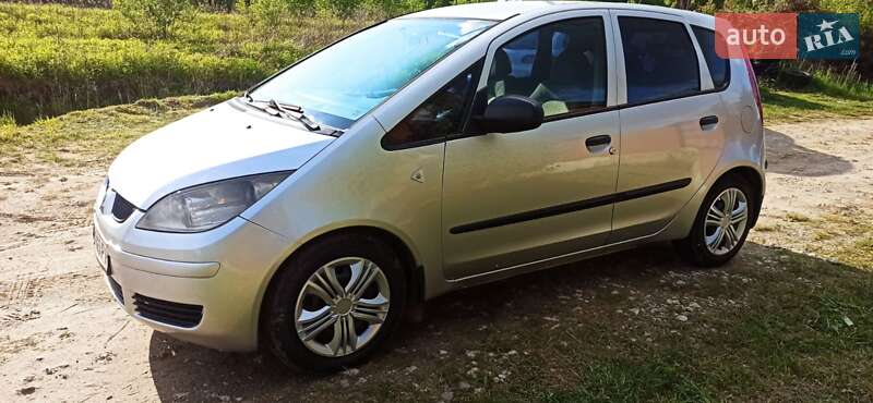 Хэтчбек Mitsubishi Colt 2004 в Новояворовске