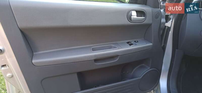 Хэтчбек Mitsubishi Colt 2004 в Новояворовске