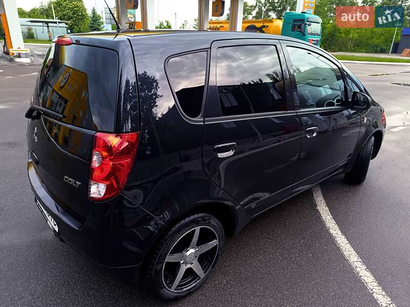 Хэтчбек Mitsubishi Colt 2011 в Киеве