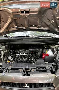 Хэтчбек Mitsubishi Colt 2009 в 