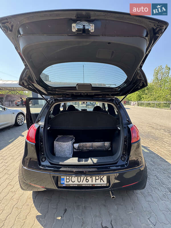 Хэтчбек Mitsubishi Colt 2008 в Львове