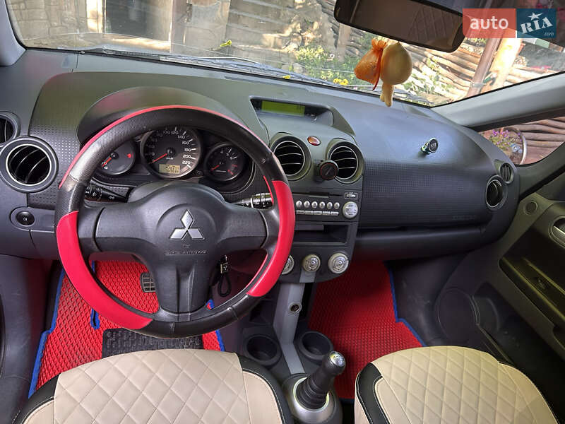 Хэтчбек Mitsubishi Colt 2007 в Обухове