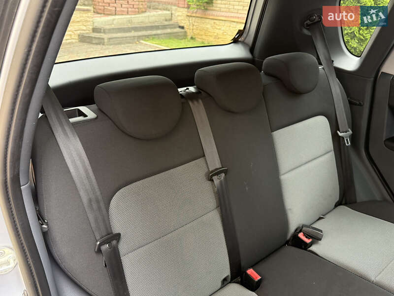 Хэтчбек Mitsubishi Colt 2013 в Черновцах