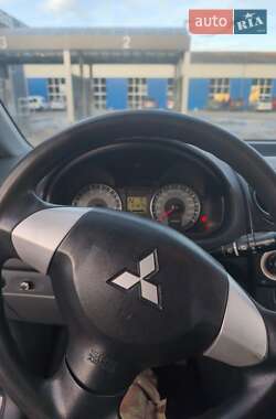 Хэтчбек Mitsubishi Colt 2009 в 