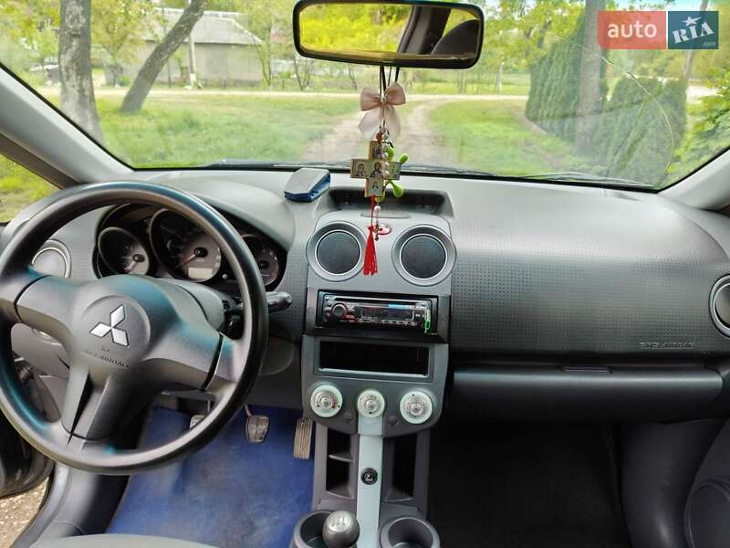 Хэтчбек Mitsubishi Colt 2005 в Новояворовске