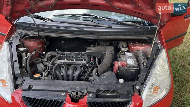 Хэтчбек Mitsubishi Colt 2006 в Александровке
