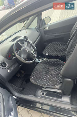 Хэтчбек Mitsubishi Colt 2005 в 