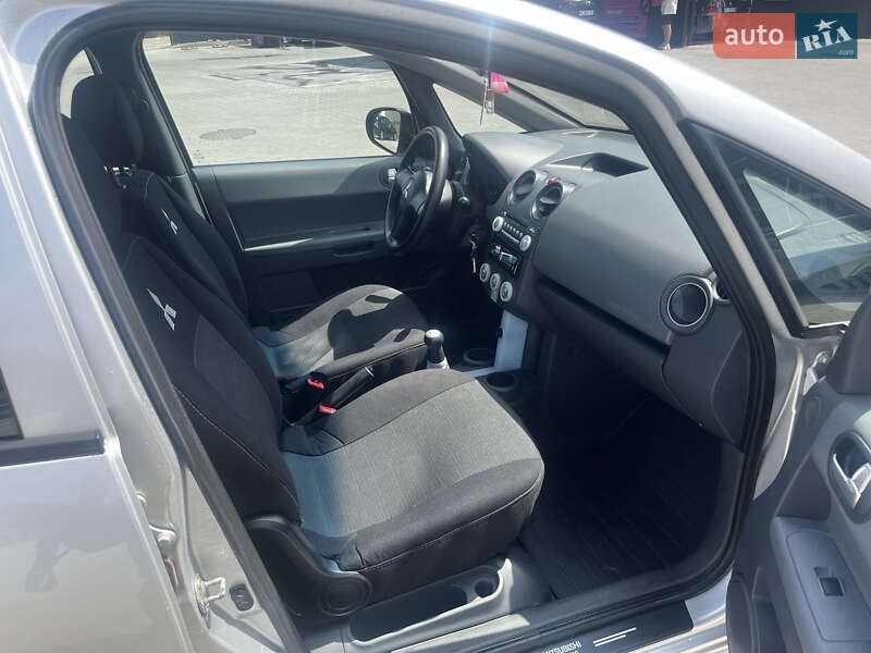 Хэтчбек Mitsubishi Colt 2004 в Львове
