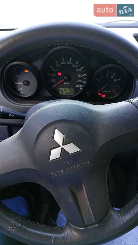 Хэтчбек Mitsubishi Colt 2006 в Апостолово