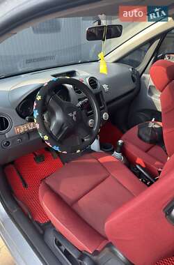 Хэтчбек Mitsubishi Colt 2006 в 