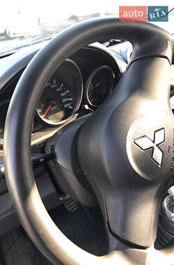Хэтчбек Mitsubishi Colt 2005 в 