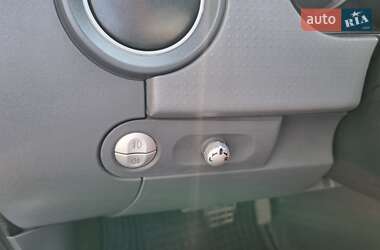 Хэтчбек Mitsubishi Colt 2006 в 